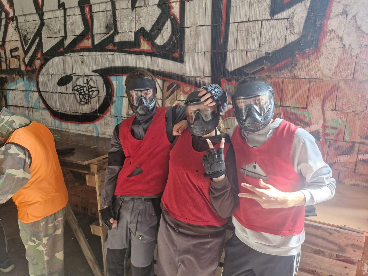 20260623 090502 - Školní výlet 2.EE - paintball ČB