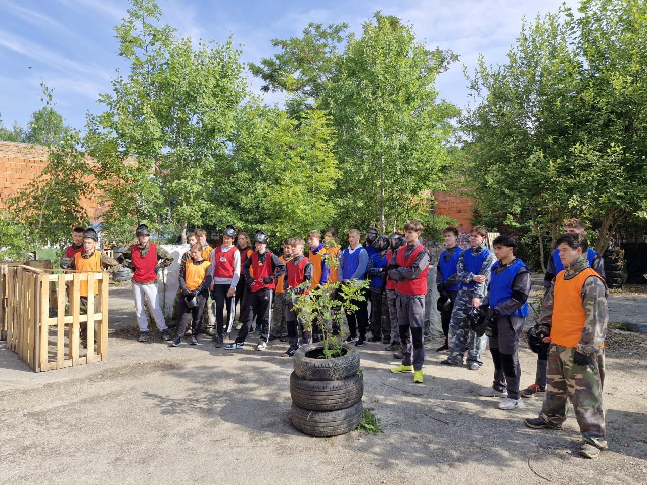 20260623 091438 - Školní výlet 2.EE - paintball ČB