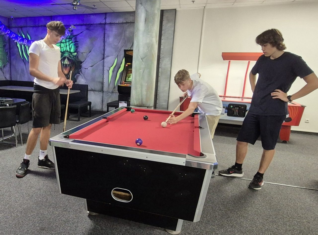 20260624 090438 - Školní výlet 3.S - Laser game České Budějovice