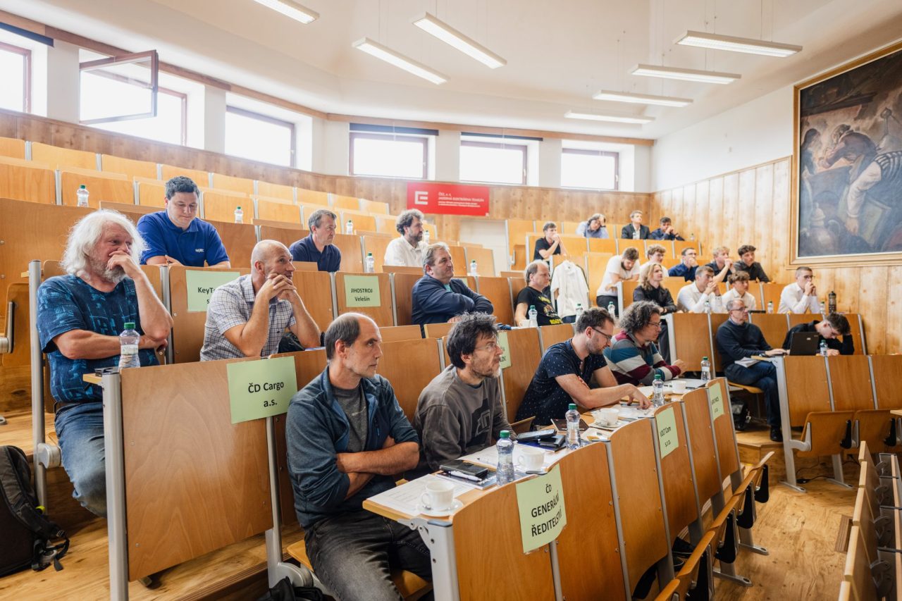 DSC 1438 - Ročníkové práce 2025/2026: studenti představili své projekty zástupcům firem