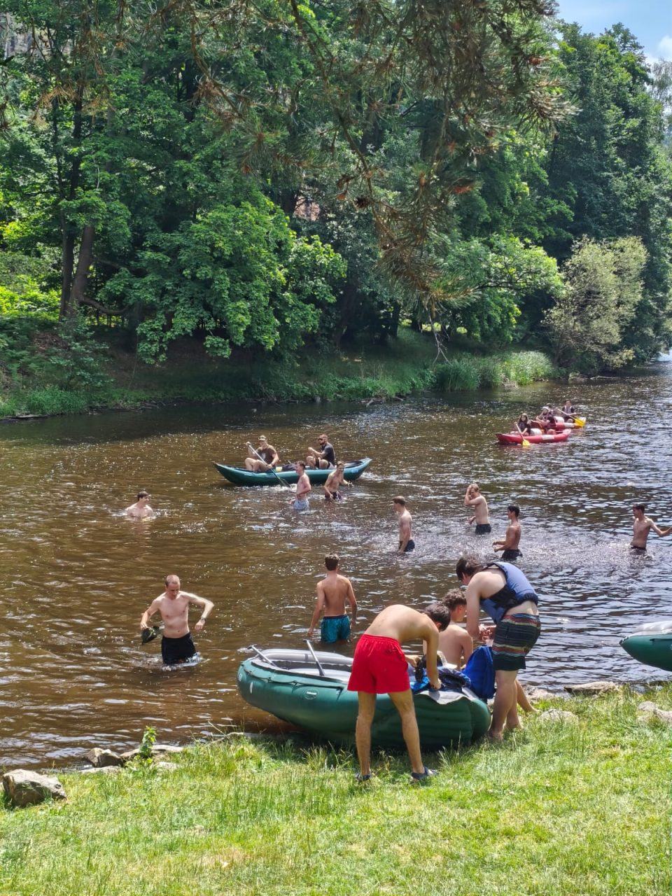 IMG 20260623 WA0008 - Školní výlet 2.EM - rafty na Vltavě