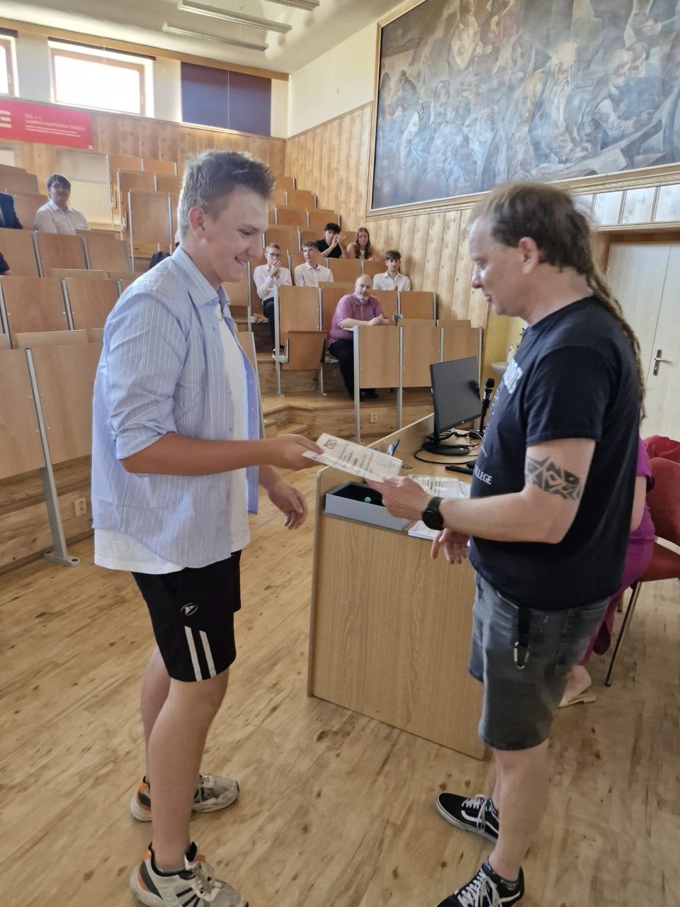 20260626 093713 - Předána motivační stipendia