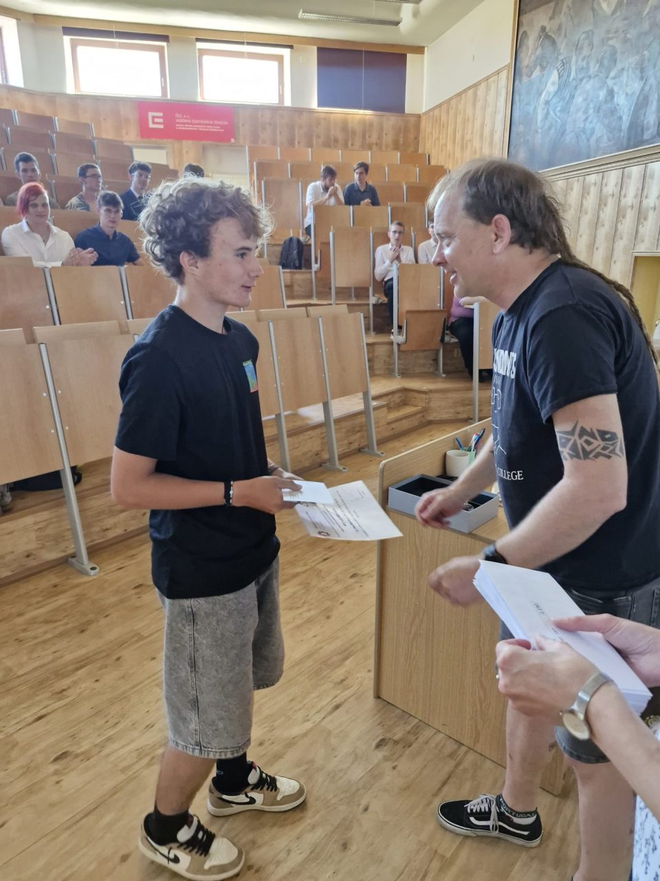 20260626 093734 - Předána motivační stipendia