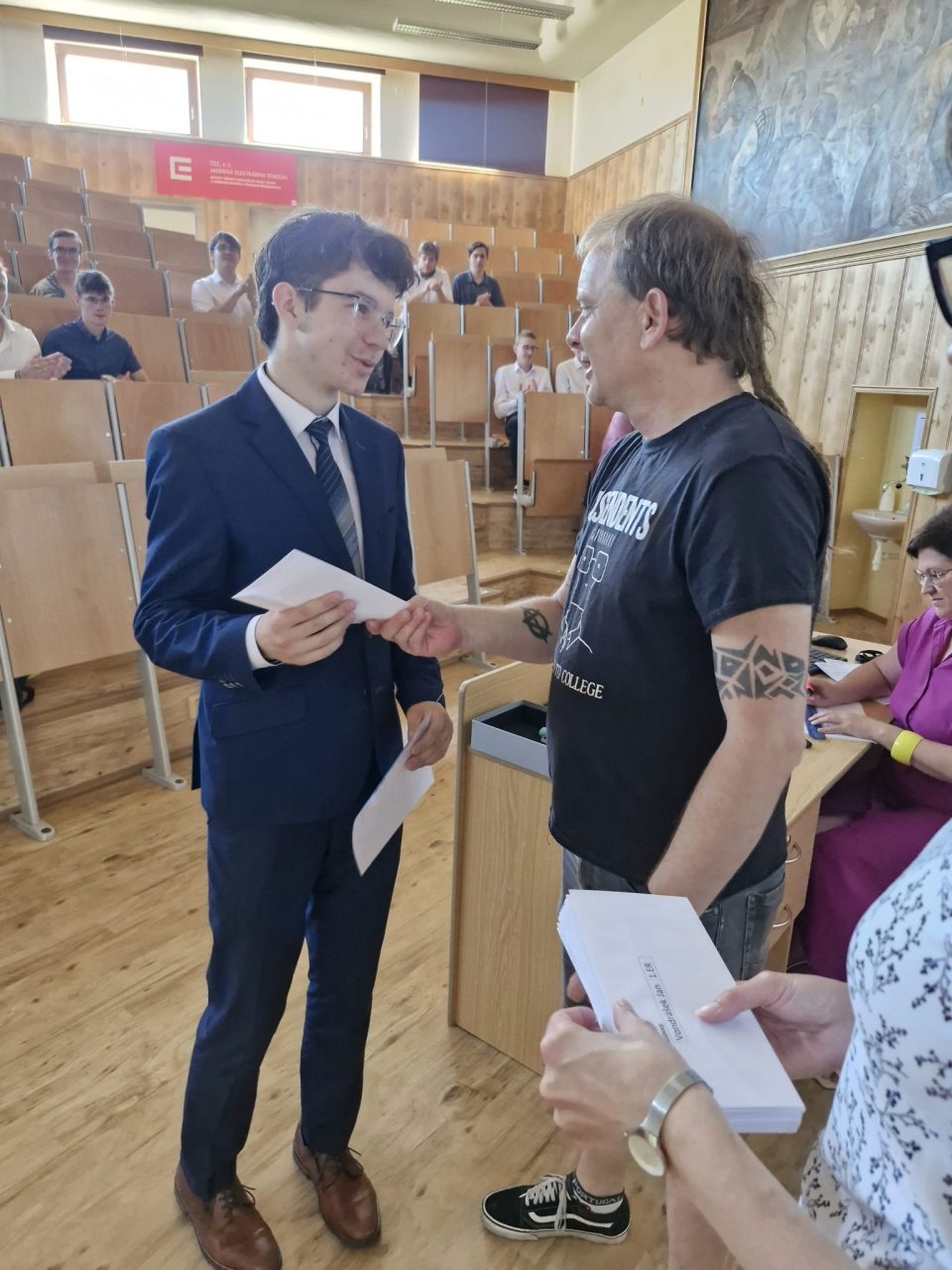 20260626 093807 - Předána motivační stipendia