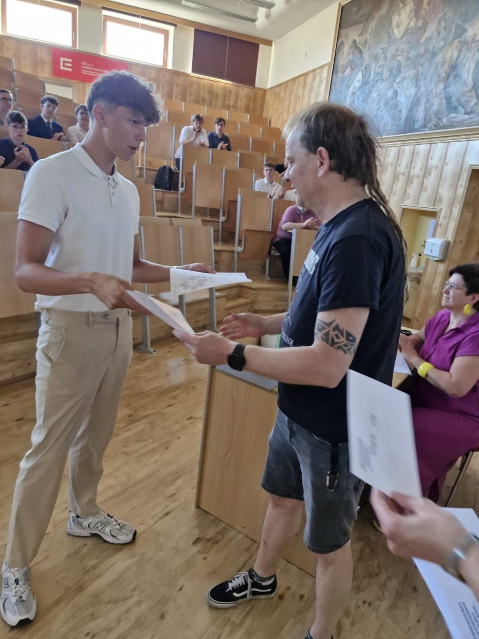 20260626 094001 - Předána motivační stipendia