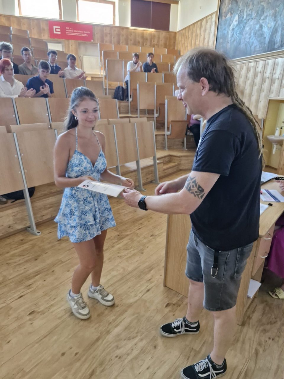 20260626 094128 - Předána motivační stipendia