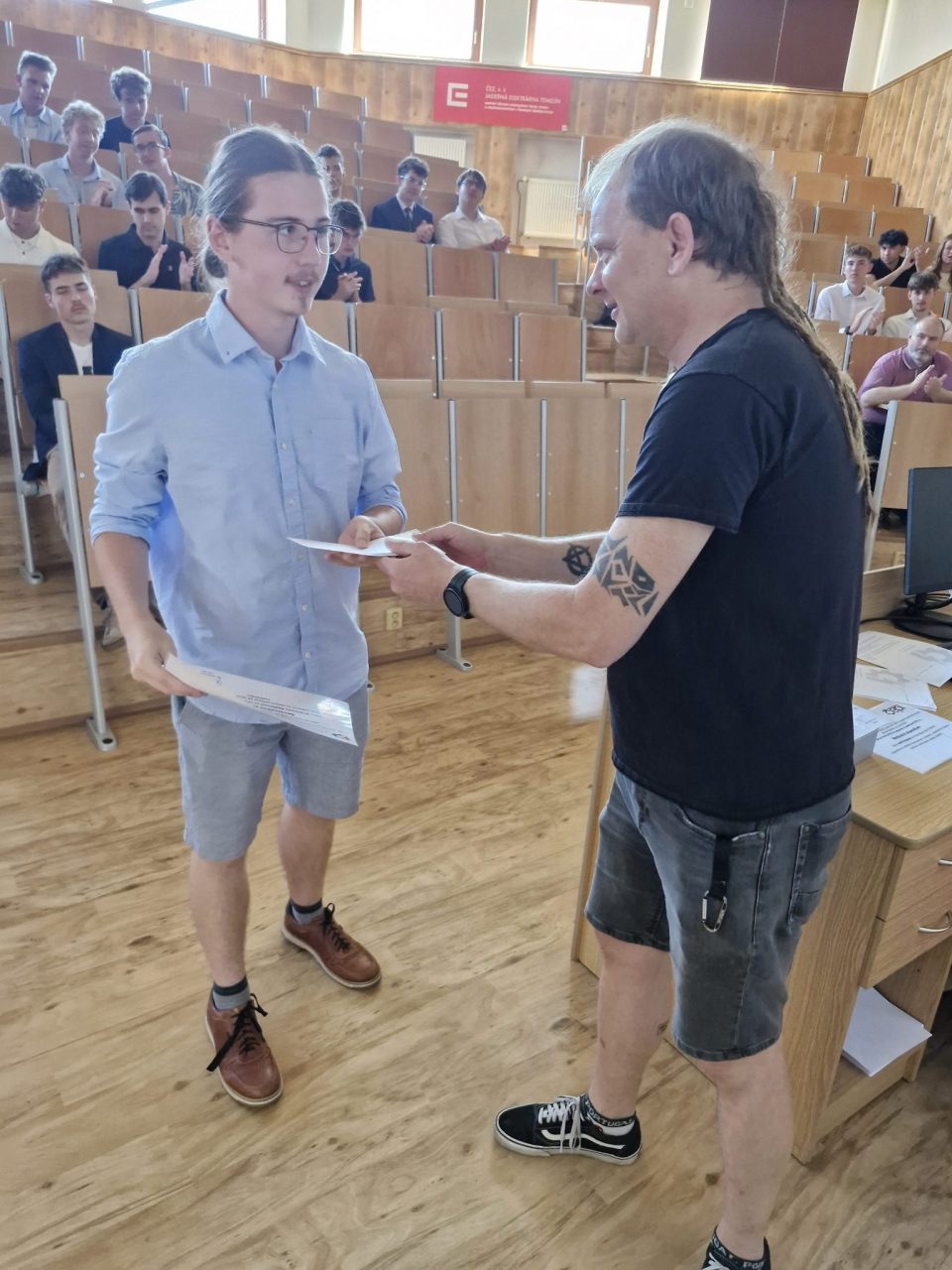 20260626 094304 - Předána motivační stipendia