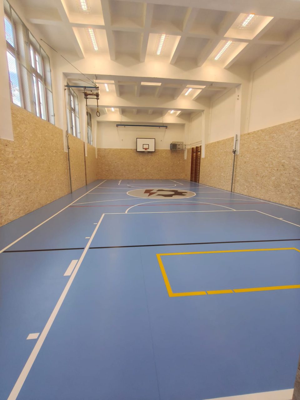 IMG 20260904 WA0001 - Rekonstrukce podlah a obložení sportovních prostor na SPŠ SE