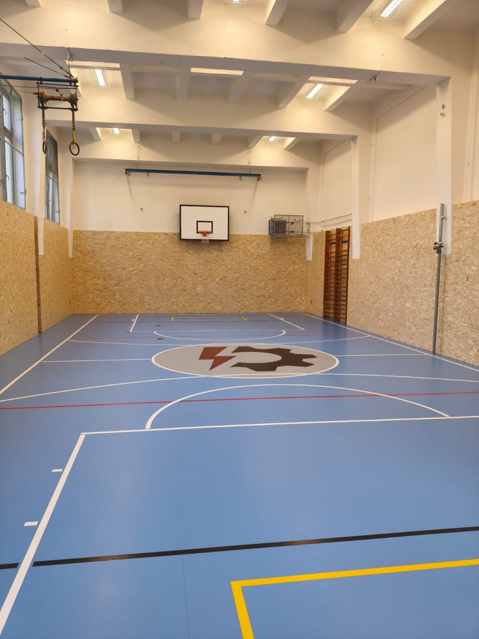 IMG 20260904 WA0004 - Rekonstrukce podlah a obložení sportovních prostor na SPŠ SE