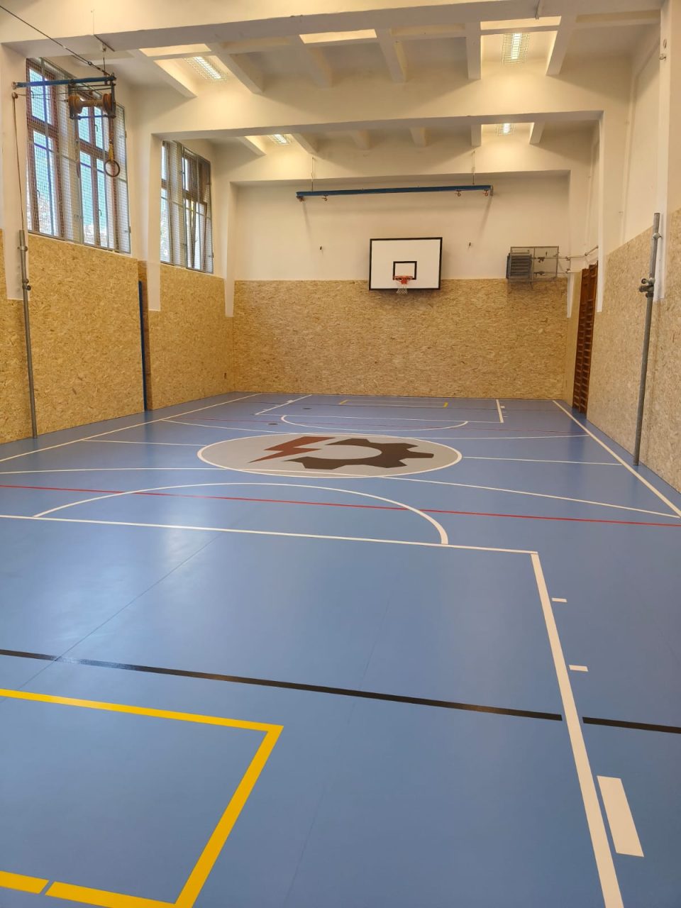IMG 20260904 WA0005 - Rekonstrukce podlah a obložení sportovních prostor na SPŠ SE