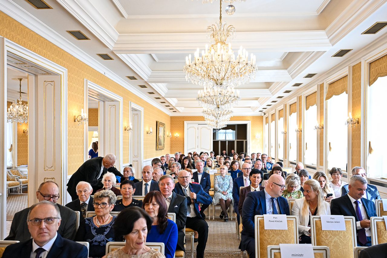 dsc 0045 - Medaili MŠMT převzal dlouholetý pedagog SPŠ Ludvík Čermák