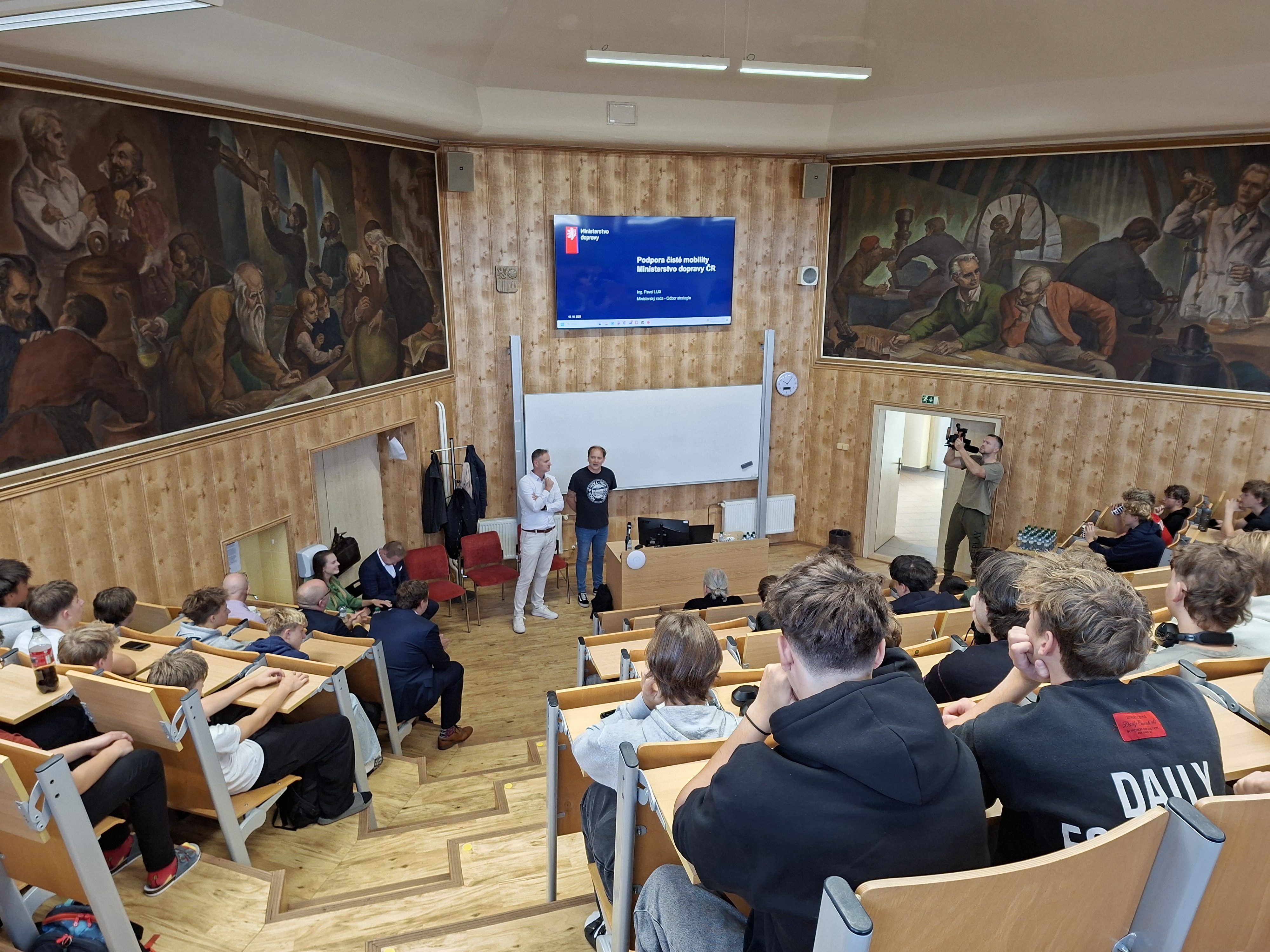 20261015 100541 result 4 - Kulatý stůl Elektromobilita 2026